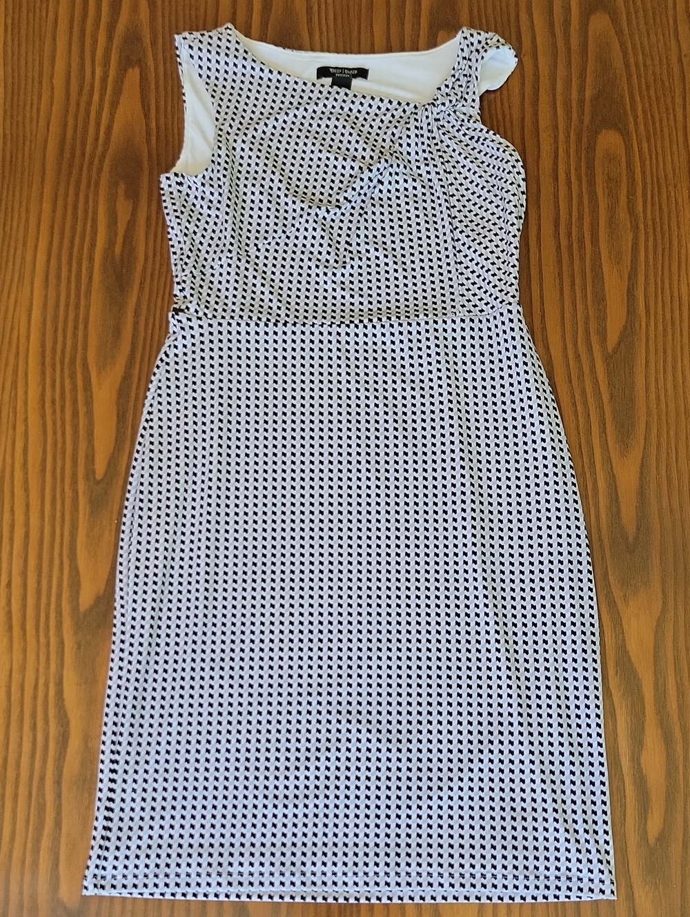 NWT -- White House Black Market White and Black Sheath Dress | Size: 8P